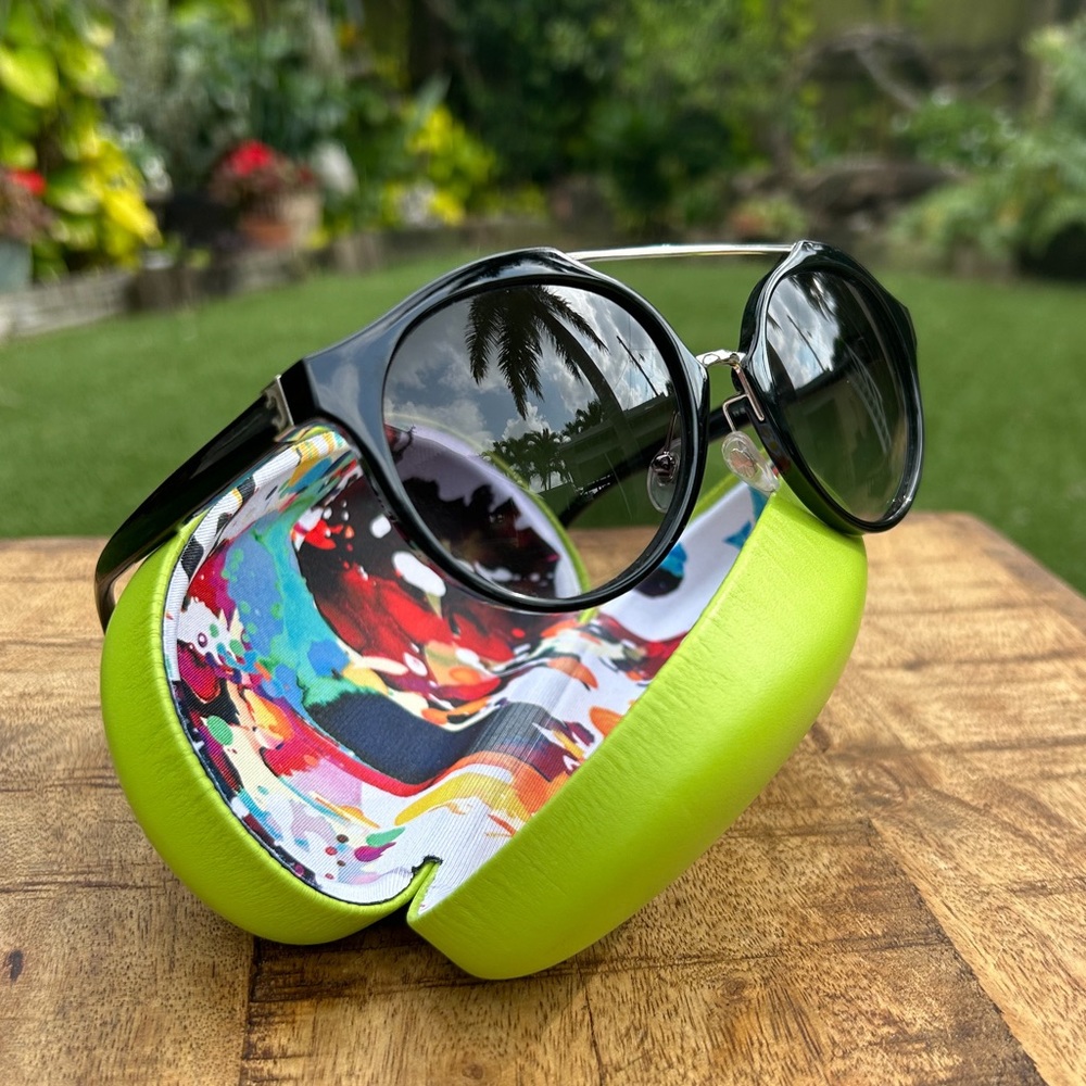 😎Tory Burch sunglasses, black and silver, comes with R Graham hard case